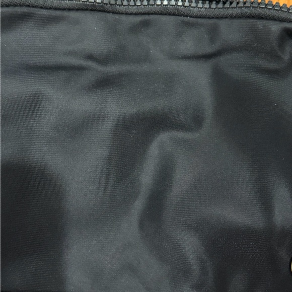 lululemon athletica Black Belt Bag with Silver Hardware 2L - Picture 2 of 4